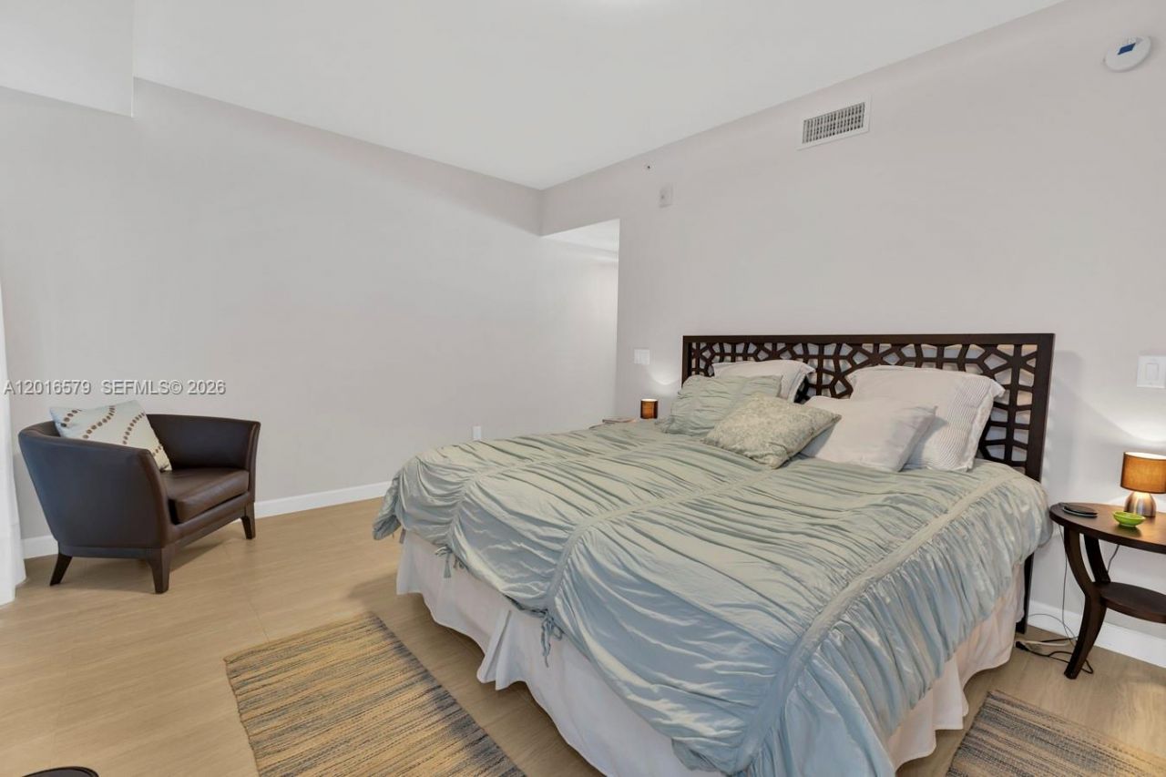 6000 Collins Ave , Unit 129, Miami Beach, FL 33140 Photo