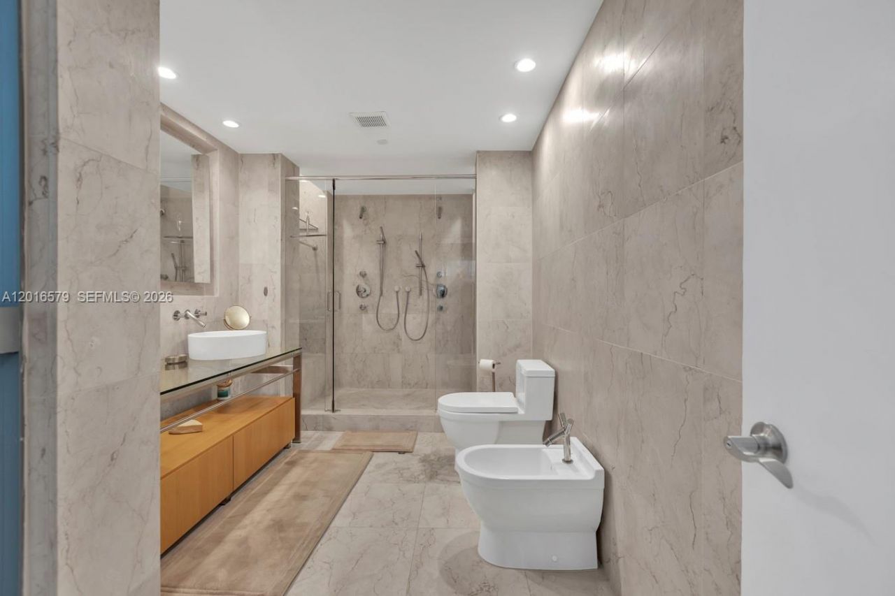 6000 Collins Ave , Unit 129, Miami Beach, FL 33140 Photo