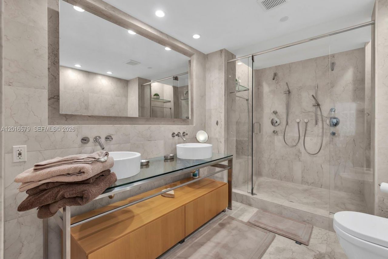6000 Collins Ave , Unit 129, Miami Beach, FL 33140 Photo