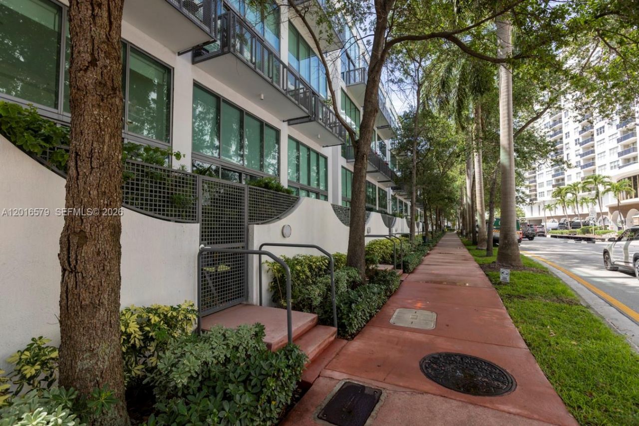 6000 Collins Ave , Unit 129, Miami Beach, FL 33140 Photo