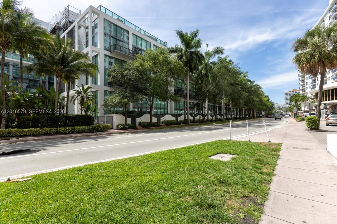 6000 Collins Ave , Unit 129, Miami Beach, FL 33140 Photo