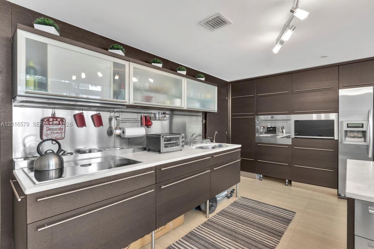 6000 Collins Ave , Unit 129, Miami Beach, FL 33140 Photo