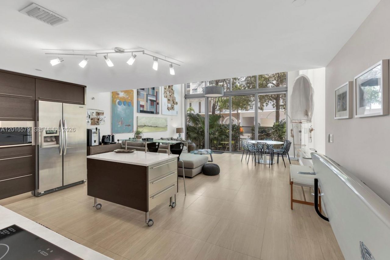 6000 Collins Ave , Unit 129, Miami Beach, FL 33140 Photo