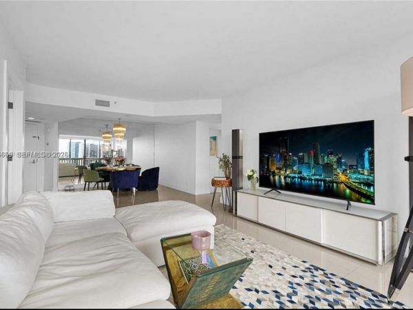 1000 W Island Blvd , Unit 2508, Aventura, FL 33160