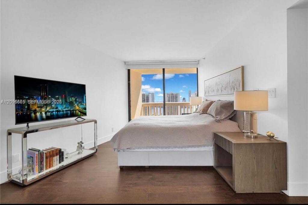 1000 W Island Blvd , Unit 2508, Aventura, FL 33160 Photo