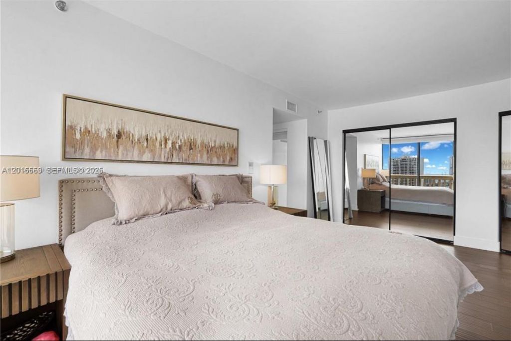 1000 W Island Blvd , Unit 2508, Aventura, FL 33160 Photo