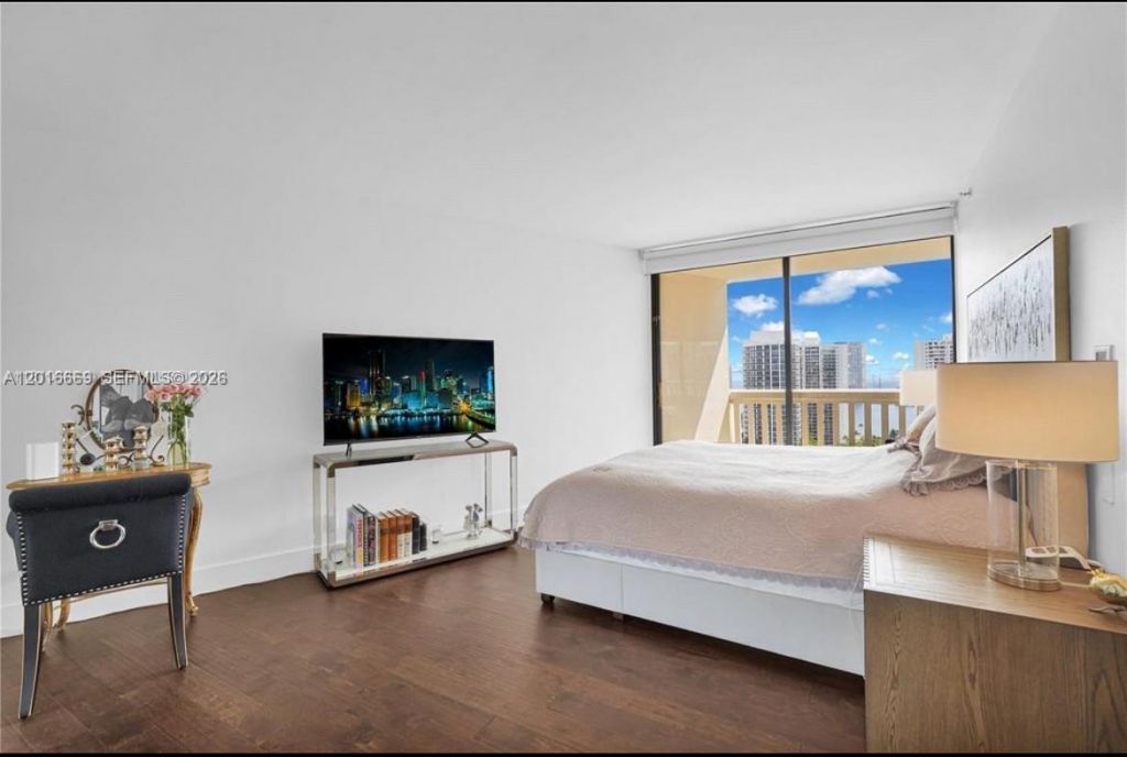 1000 W Island Blvd , Unit 2508, Aventura, FL 33160 Photo