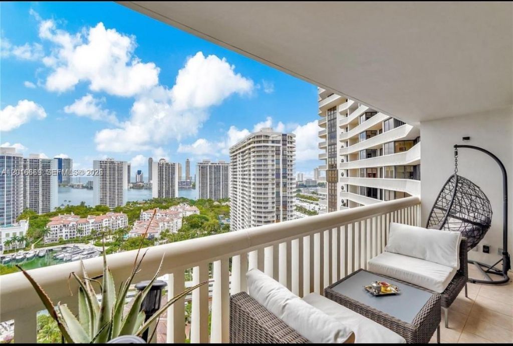 1000 W Island Blvd , Unit 2508, Aventura, FL 33160 Photo