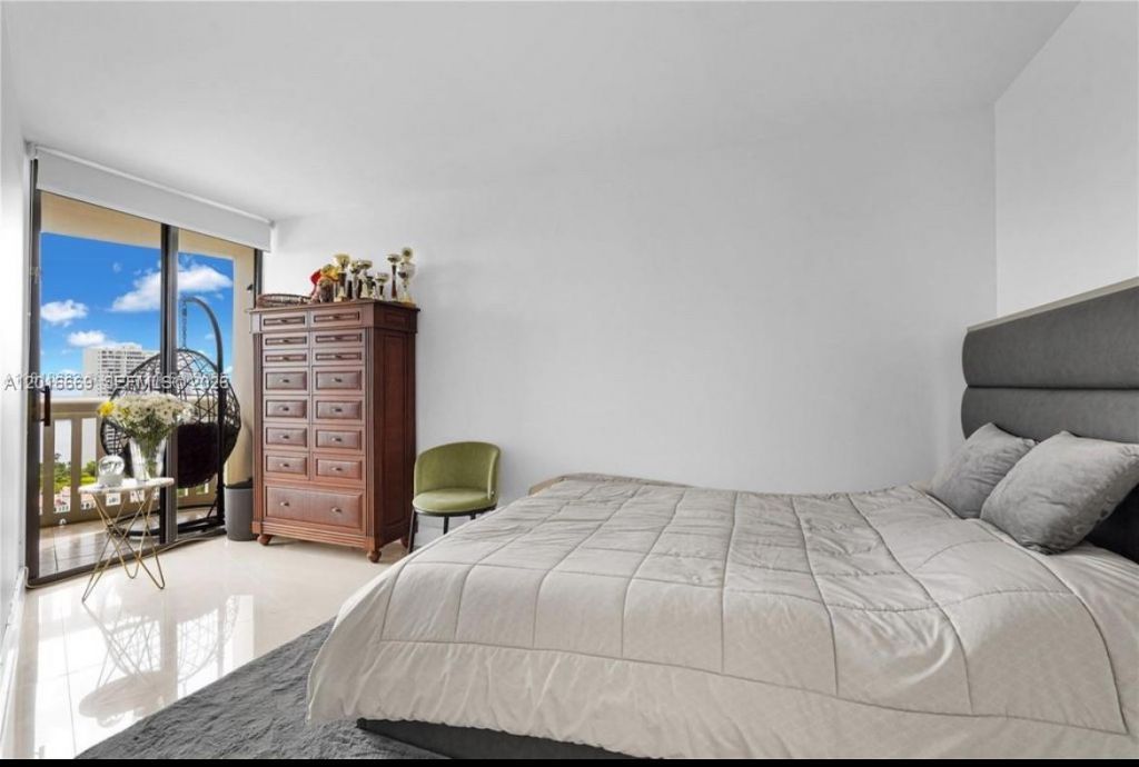 1000 W Island Blvd , Unit 2508, Aventura, FL 33160 Photo