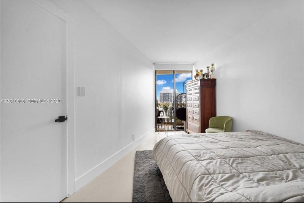 1000 W Island Blvd , Unit 2508, Aventura, FL 33160 Photo