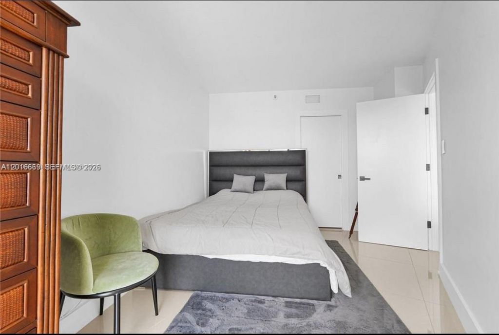 1000 W Island Blvd , Unit 2508, Aventura, FL 33160 Photo