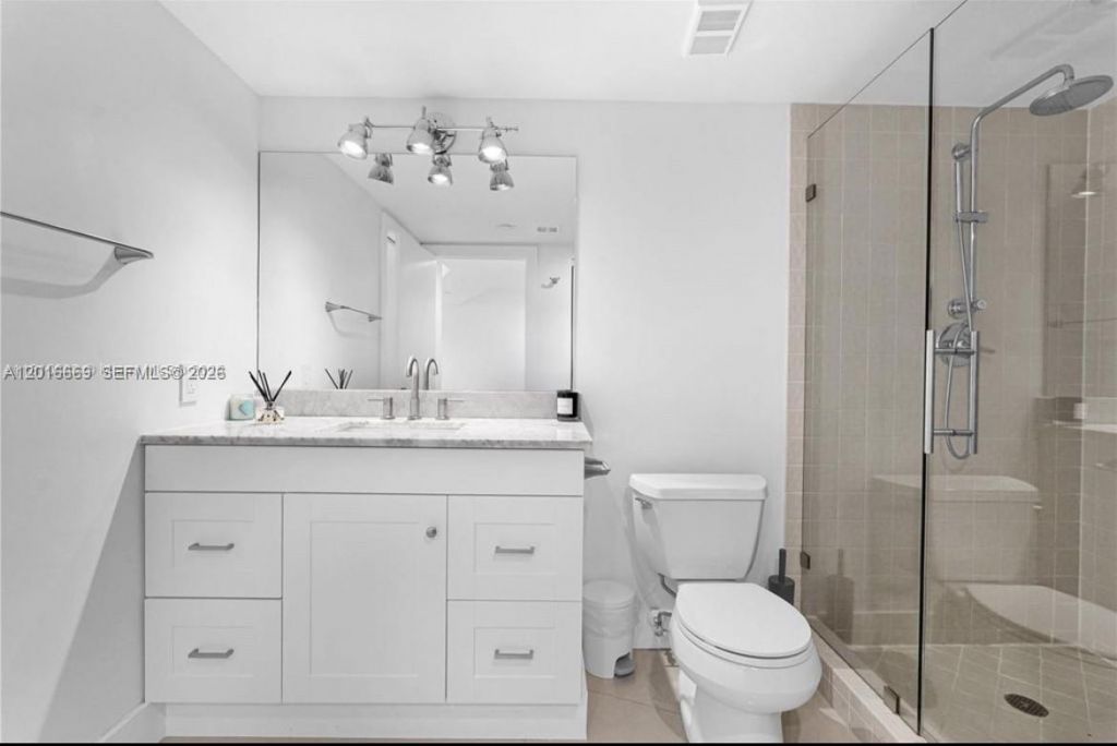 1000 W Island Blvd , Unit 2508, Aventura, FL 33160 Photo