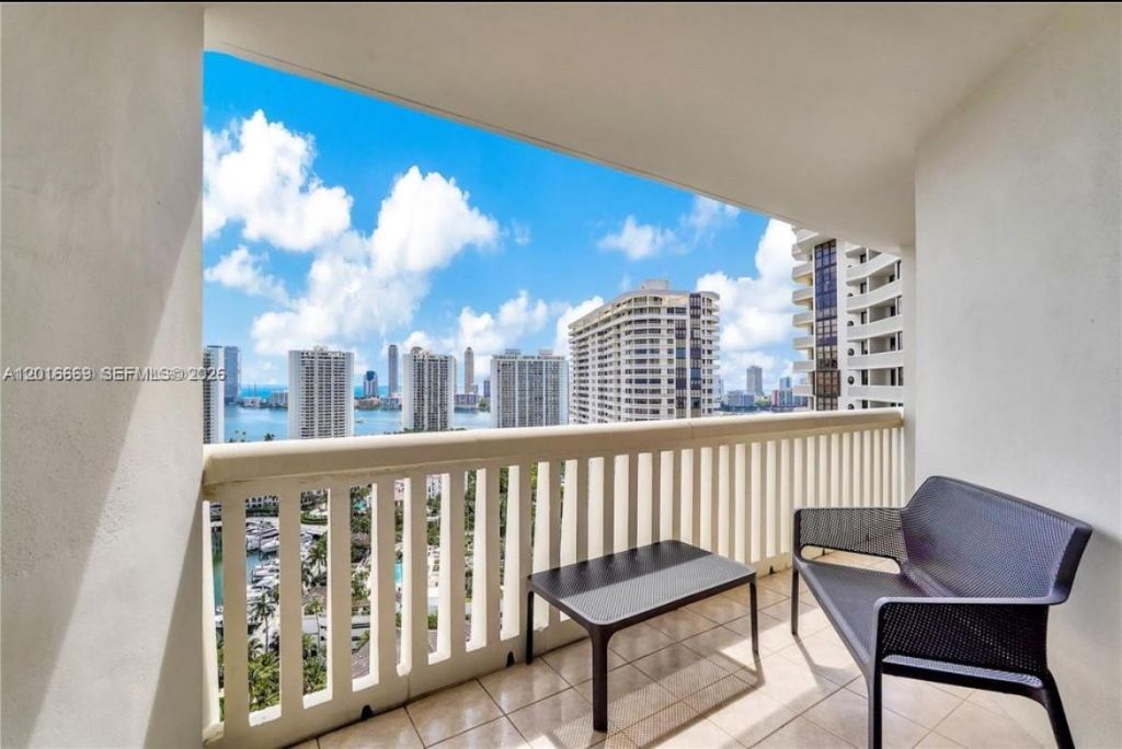 1000 W Island Blvd , Unit 2508, Aventura, FL 33160 Photo