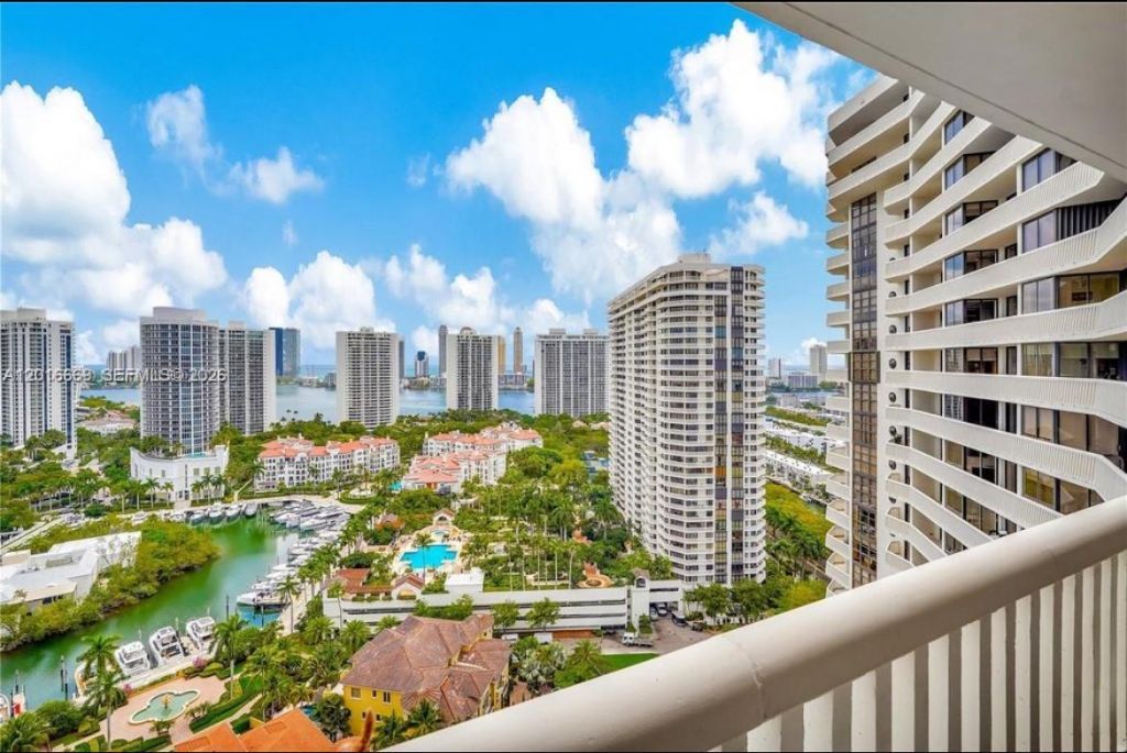 1000 W Island Blvd , Unit 2508, Aventura, FL 33160 Photo