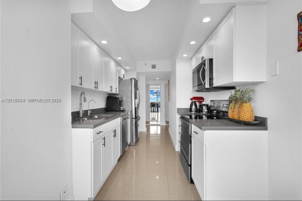 1000 W Island Blvd , Unit 2508, Aventura, FL 33160 Photo
