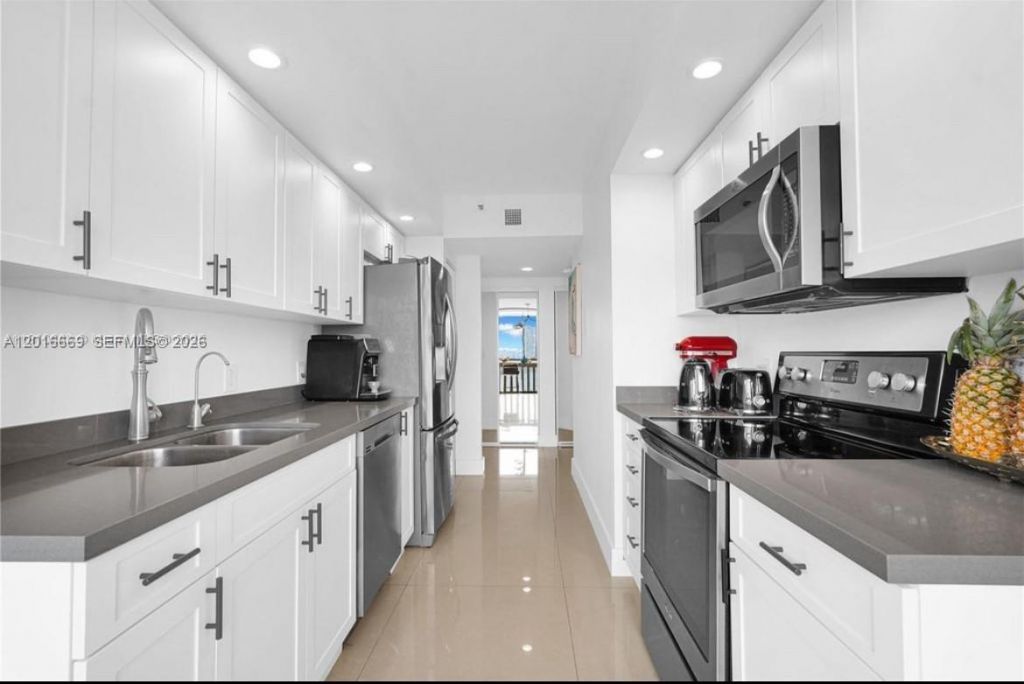 1000 W Island Blvd , Unit 2508, Aventura, FL 33160 Photo