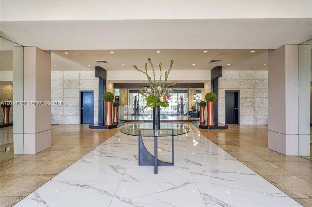 1000 W Island Blvd , Unit 2508, Aventura, FL 33160 Photo