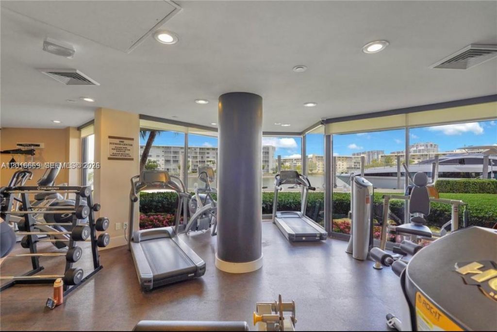 1000 W Island Blvd , Unit 2508, Aventura, FL 33160 Photo
