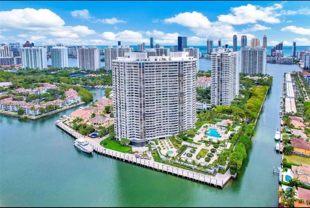 1000 W Island Blvd , Unit 2508, Aventura, FL 33160 Photo