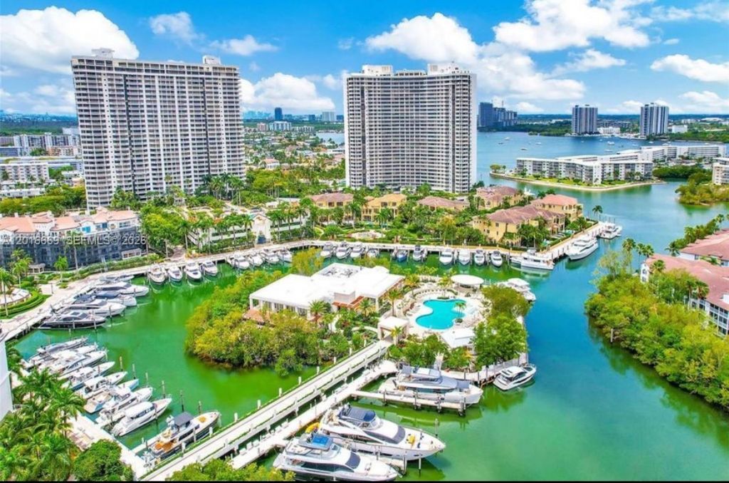 1000 W Island Blvd , Unit 2508, Aventura, FL 33160 Photo