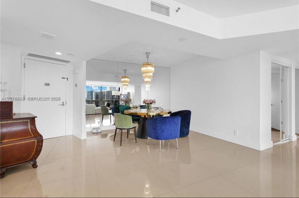 1000 W Island Blvd , Unit 2508, Aventura, FL 33160 Photo