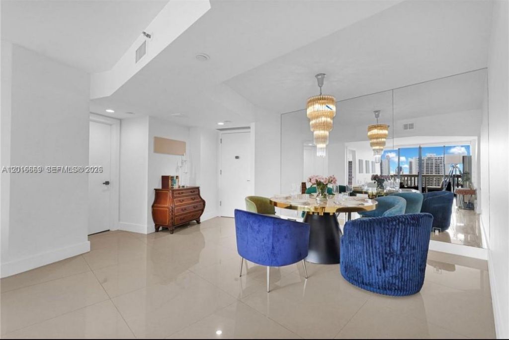 1000 W Island Blvd , Unit 2508, Aventura, FL 33160 Photo