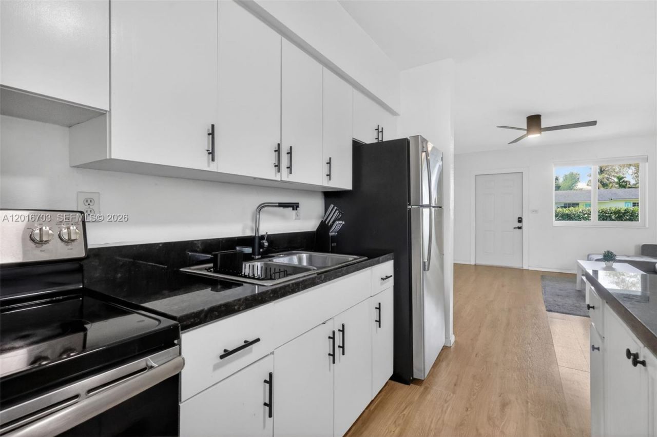 1003 NE 110th St, Unit 1003, Biscayne Park, FL 33161 Photo