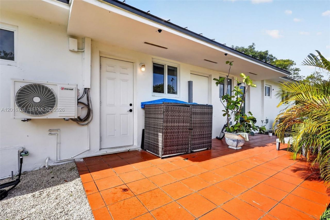 1003 NE 110th St, Unit 1003, Biscayne Park, FL 33161 Photo