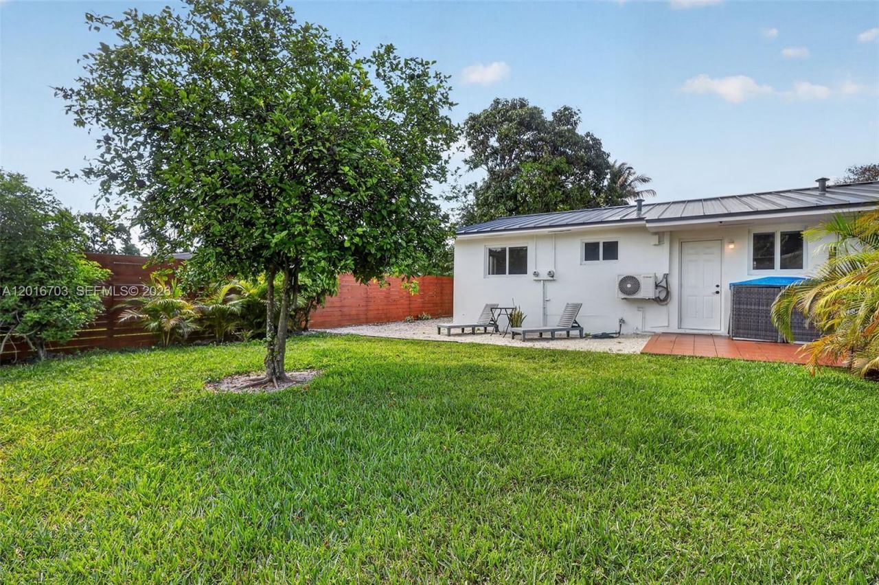 1003 NE 110th St, Unit 1003, Biscayne Park, FL 33161 Photo