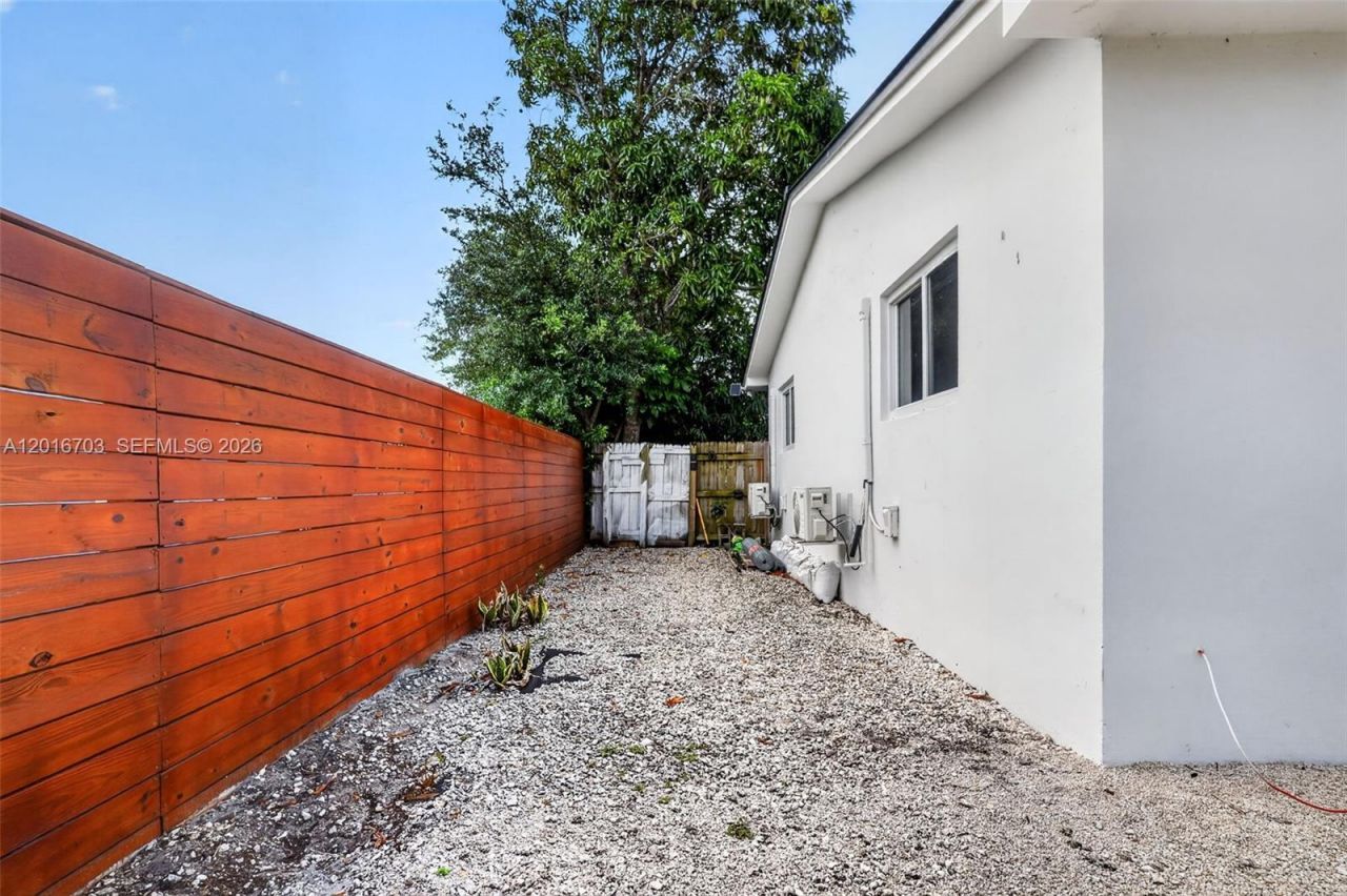 1003 NE 110th St, Unit 1003, Biscayne Park, FL 33161 Photo