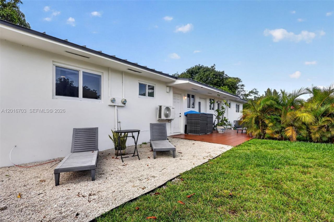 1003 NE 110th St, Unit 1003, Biscayne Park, FL 33161 Photo