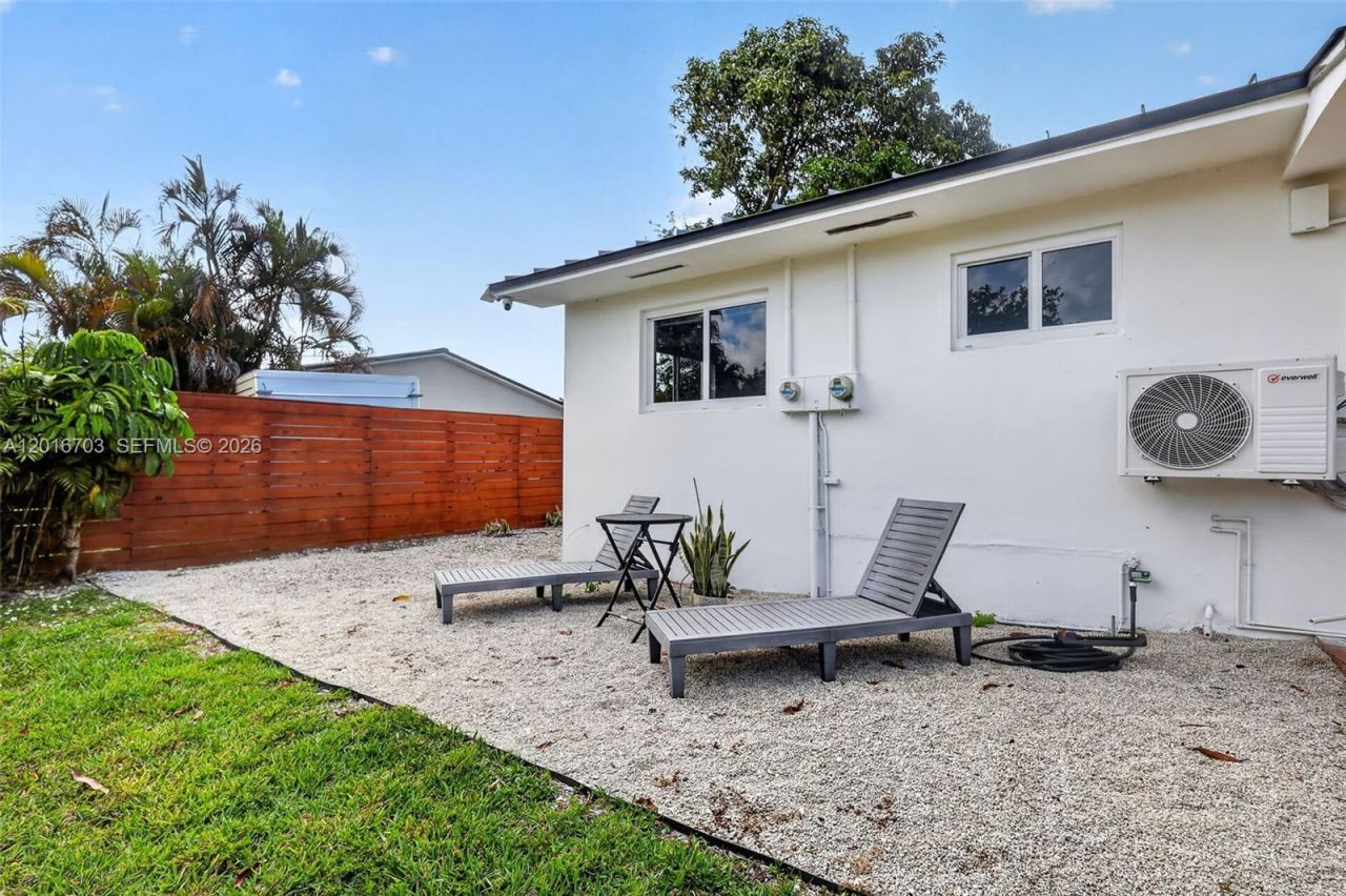 1003 NE 110th St, Unit 1003, Biscayne Park, FL 33161 Photo