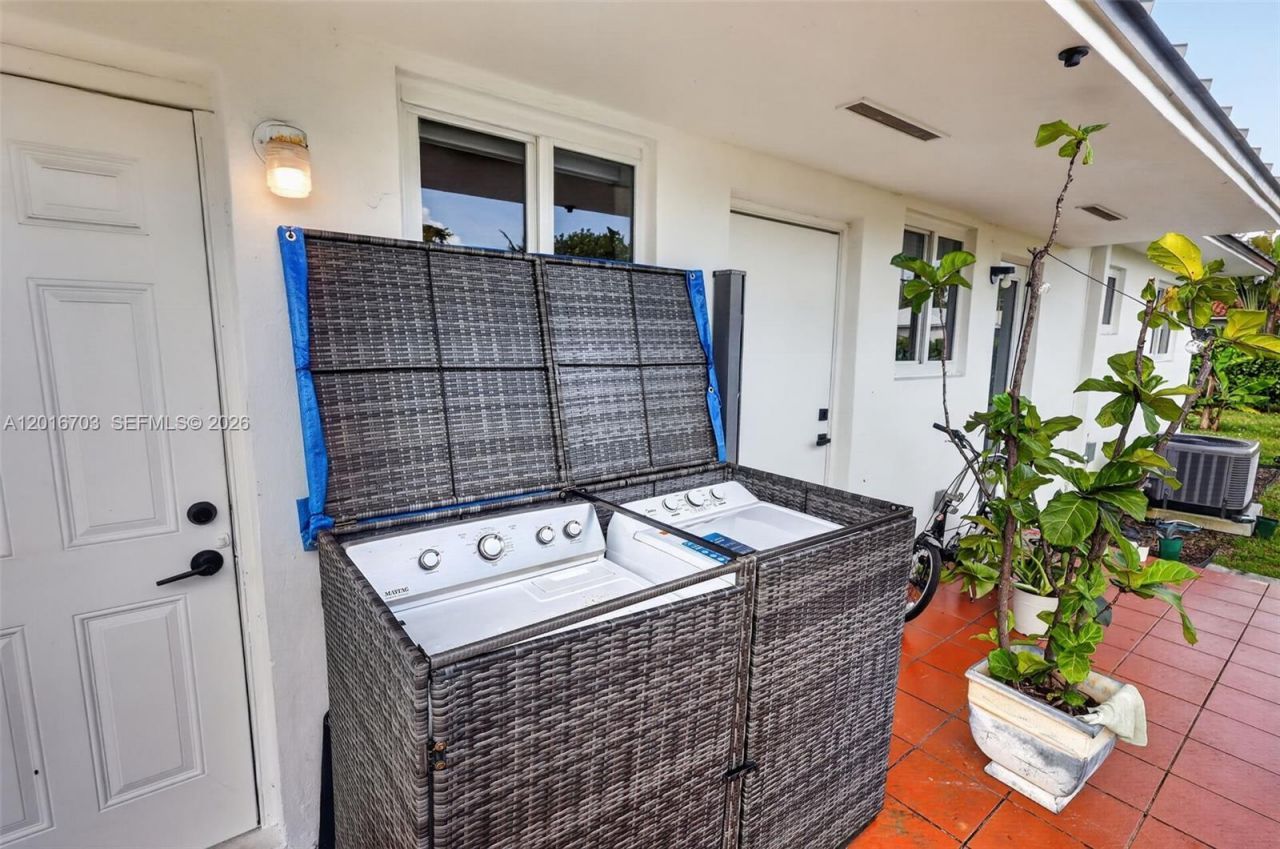 1003 NE 110th St, Unit 1003, Biscayne Park, FL 33161 Photo