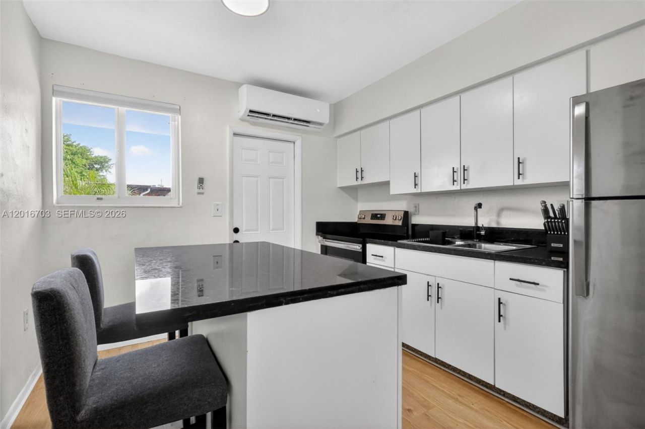 1003 NE 110th St, Unit 1003, Biscayne Park, FL 33161 Photo