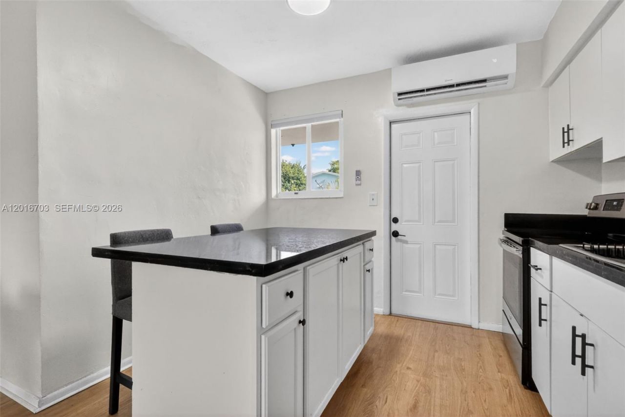 1003 NE 110th St, Unit 1003, Biscayne Park, FL 33161 Photo