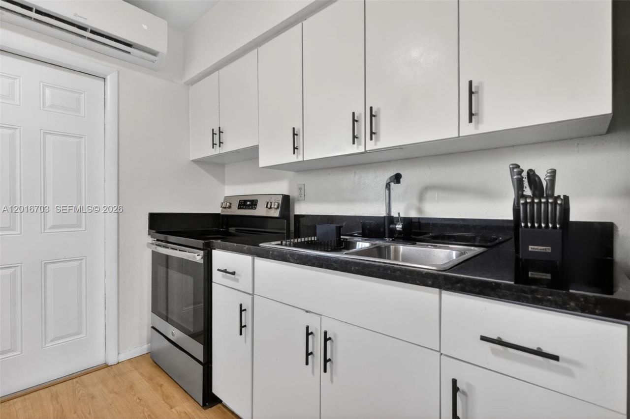 1003 NE 110th St, Unit 1003, Biscayne Park, FL 33161 Photo