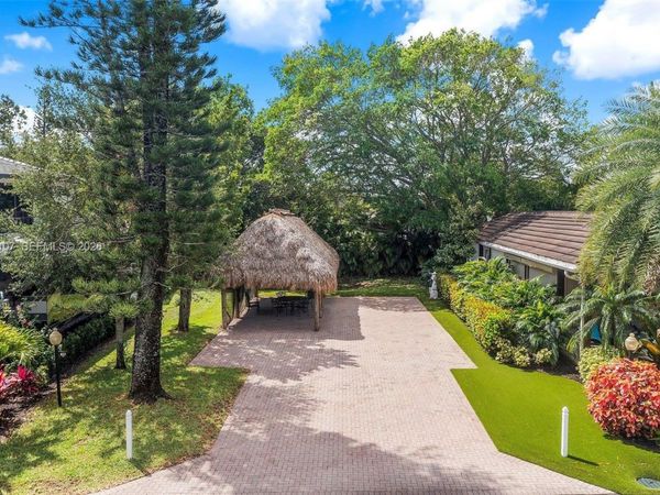 22 S Cortez Dr , Margate, FL 33068