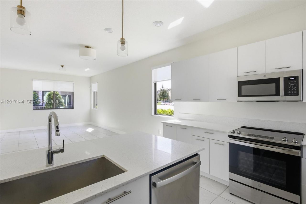 4426 83rd Pkwy, Doral, FL 33166 Photo