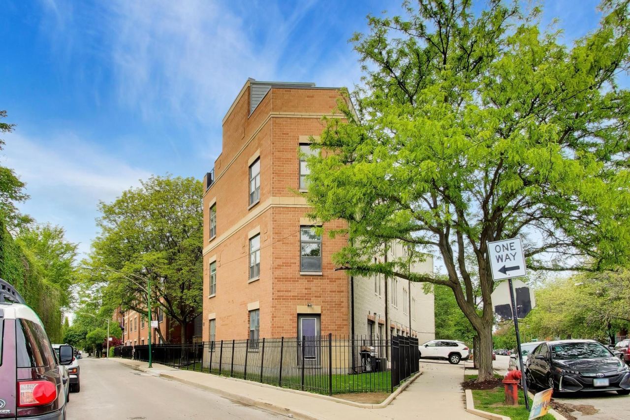 2300 W Bloomingdale Avenue, Unit B, Chicago, IL 60647 Main Photo