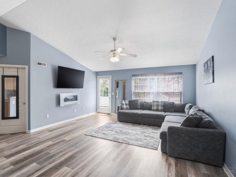 811 S Meadow Circle, Unit 305, Springfield Twp., OH 45231 Photo 7