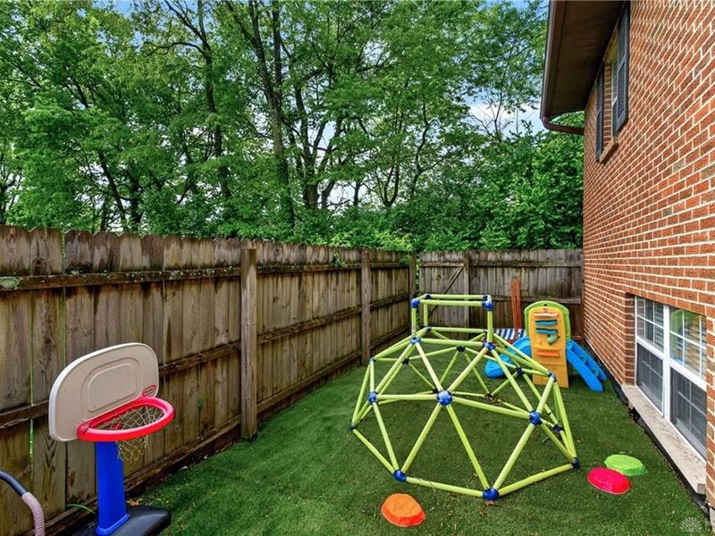 2570 Valais Court, Sugarcreek Township, OH 45458 Photo 9