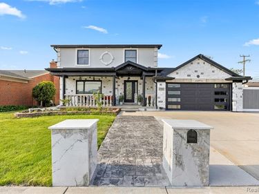 27006 KINGSWOOD Drive, Dearborn Heights, MI 48127
