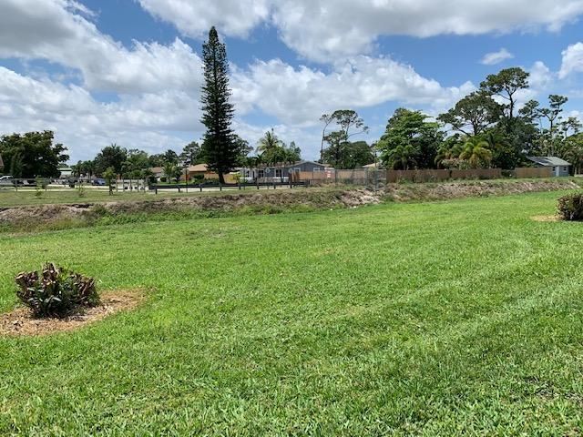 2916 Crosley Drive E, Unit M, West Palm Beach, FL 33415 Photo