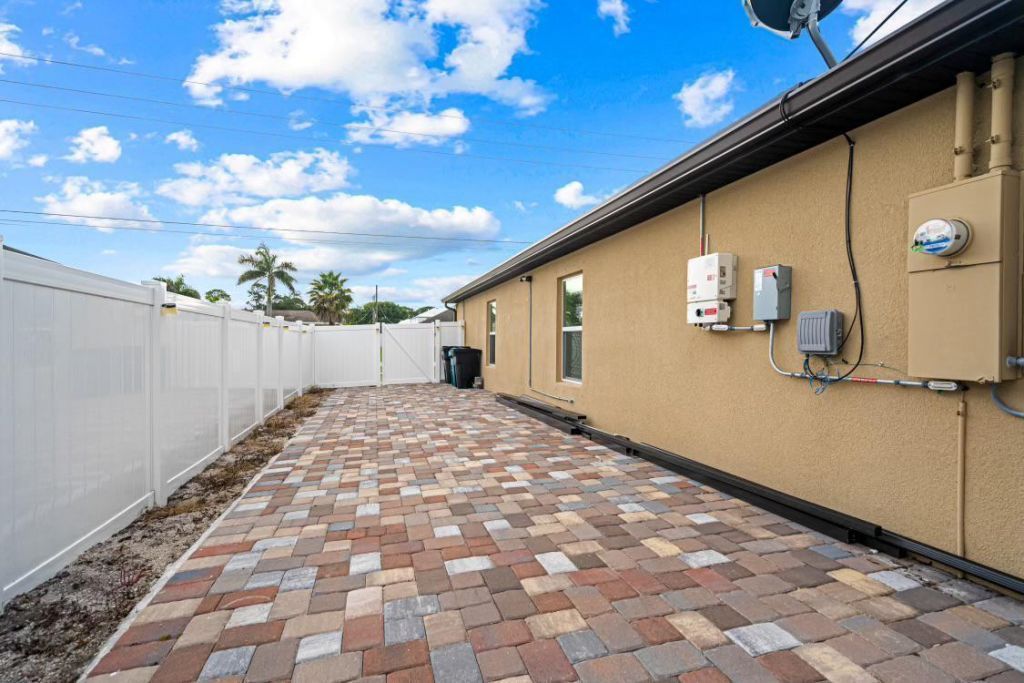 1381 SW Paar Drive, Port Saint Lucie, FL 34953 Photo