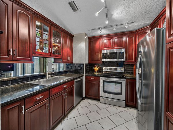 3068 S Oakland Forest Drive, Unit 806, Oakland Park, FL 33309