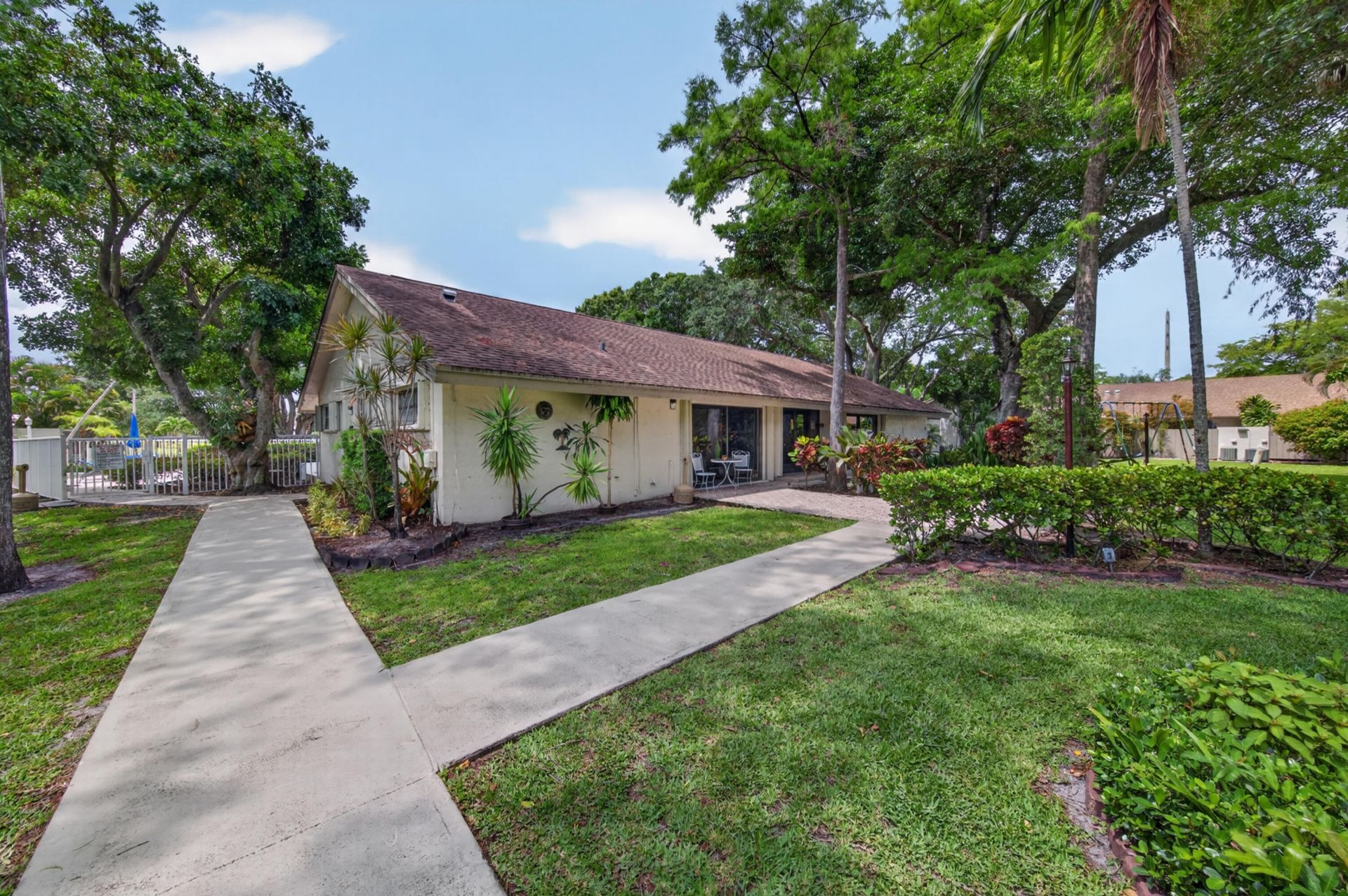 3068 S Oakland Forest Drive, Unit 806, Oakland Park, FL 33309 Photo