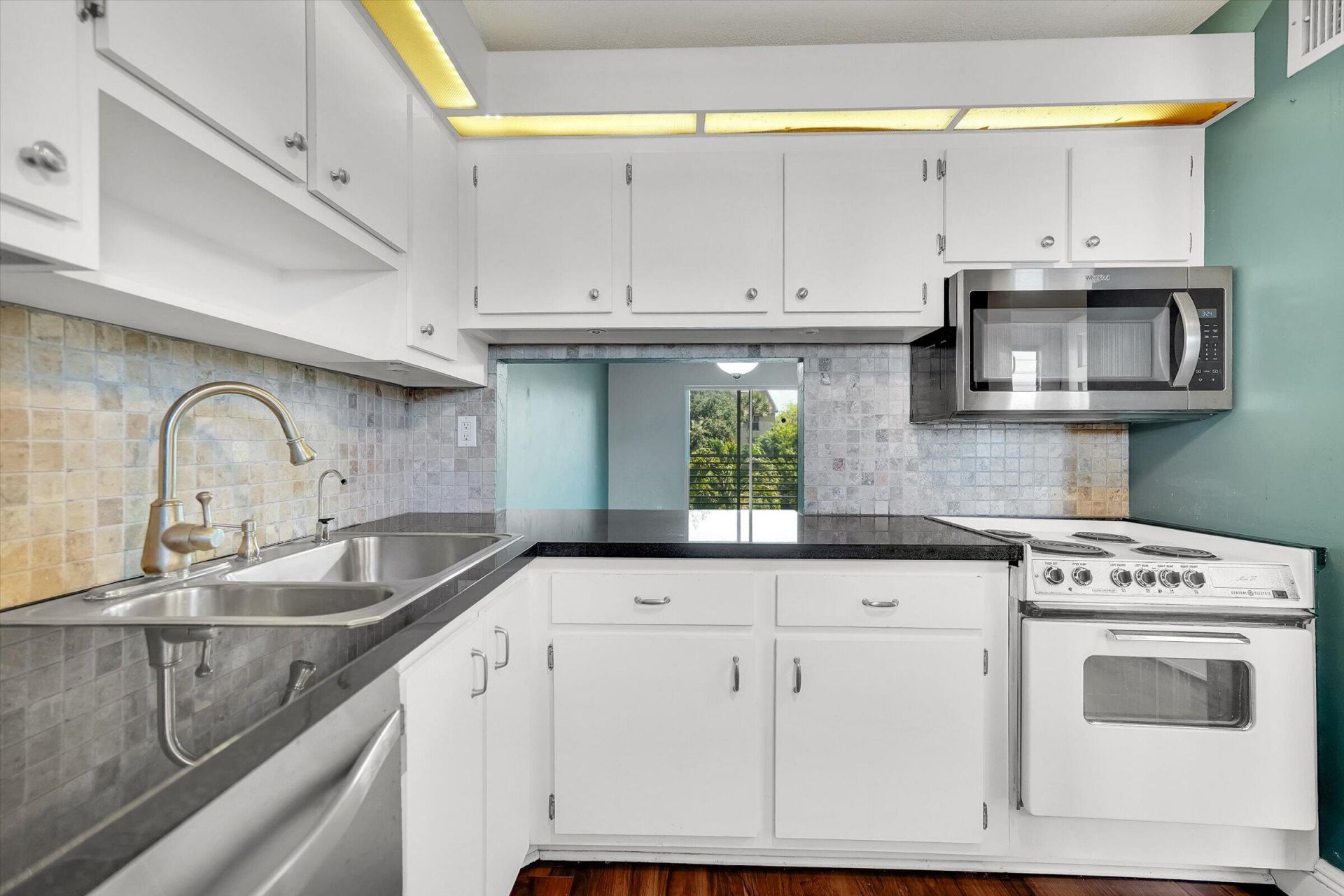 2856 S Garden Dr Drive S, Unit 212, Lake Worth, FL 33461 Photo