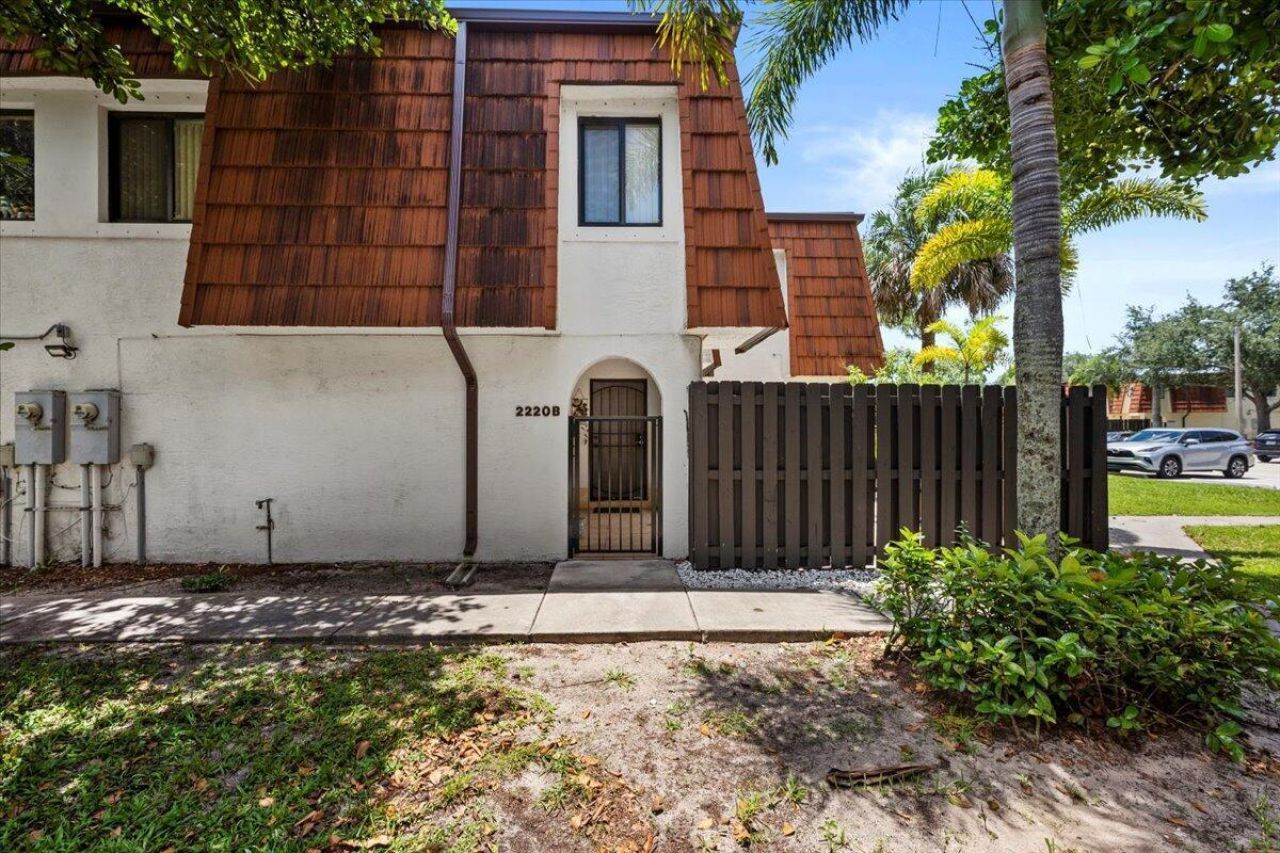 2220 White Pine Circle, Unit B, Greenacres, FL 33415 Photo