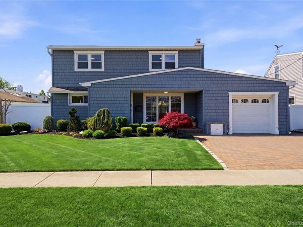 120 Franklin Place , Massapequa, NY 11758