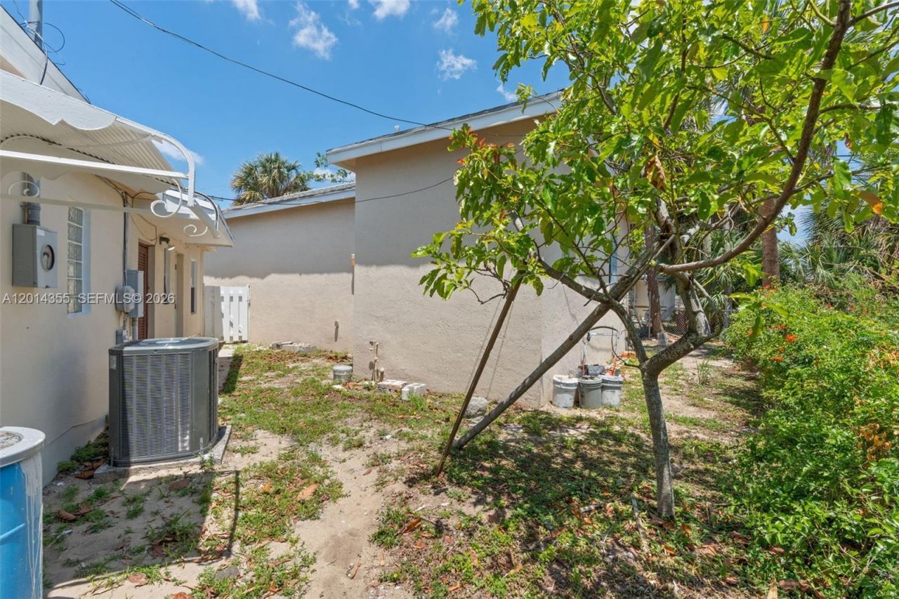 376 W 14th St , Riviera Beach, FL 33404 Photo